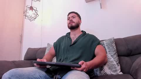Snapshot of sebastianvilla__ chatting on 12-28-24, 11:59 Instagram jeanpaulfit online show from 12-28-24, 11:59