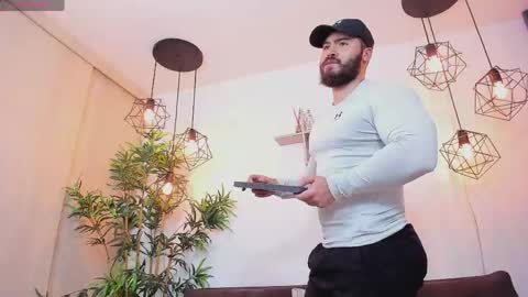 Instagram jeanpaulfit  online show from 05-01-26, 11:09