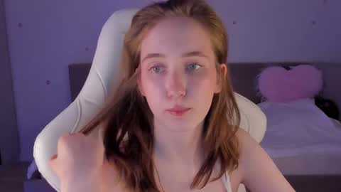 Snapshot of secret_elly_ chatting on 10-26-25, 09:31 Elly online show from 10-26-25, 09:31