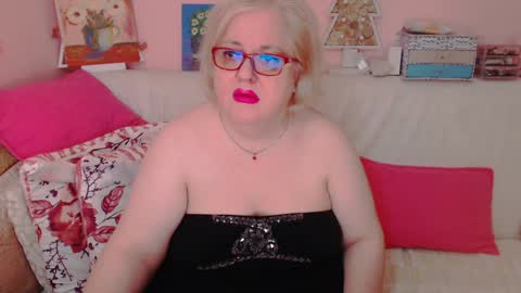 Snapshot of secretloverbbw chatting on 01-28-25, 07:53 Alice online show from 01-28-25, 07:53