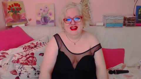 Snapshot of secretloverbbw chatting on 09-18-25, 07:49 Alice online show from 09-18-25, 07:49