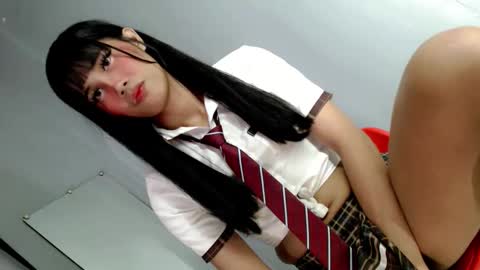 YU RI online show from 11-16-25, 06:08