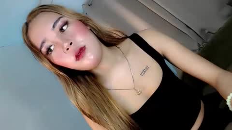 Snapshot of seducing_angela chatting on 10-20-25, 02:01 seducing_angela online show from 10-20-25, 02:01