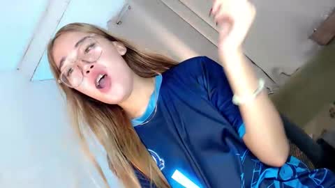 Snapshot of seducing_angela chatting on 10-21-25, 12:55 seducing_angela online show from 10-21-25, 12:55