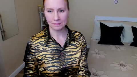 seductive_foxy_ online show from 09-26-25, 08:40