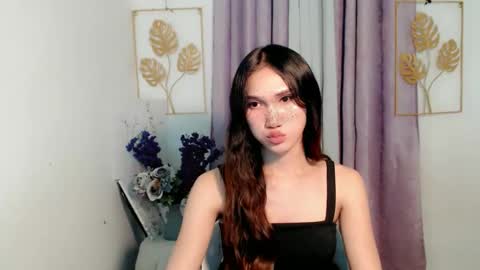 Snapshot of seductive_kimxxx chatting on 12-14-25, 07:40 your miss universe kim online show from 12-14-25, 07:40