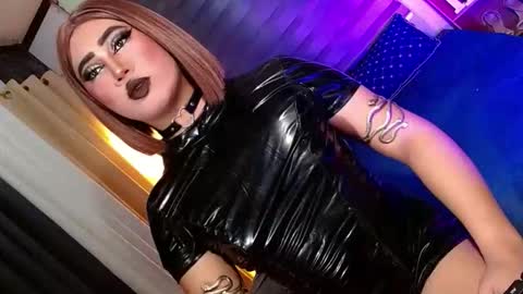 Snapshot of seductive_scarllete chatting on 03-16-26, 04:00 SCARLETTE online show from 03-16-26, 04:00