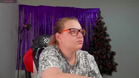 Snapshot of seductive_she_wolf chatting on 12-06-24, 07:12 seductive_she_wolf online show from 12-06-24, 07:12