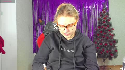 Snapshot of seductive_she_wolf chatting on 12-18-24, 11:56 seductive_she_wolf online show from 12-18-24, 11:56