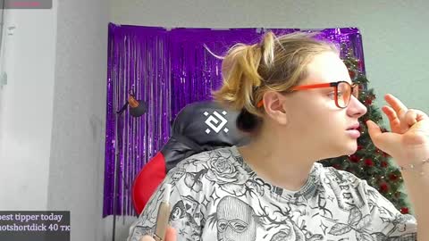 Snapshot of seductive_she_wolf chatting on 12-22-24, 12:49 seductive_she_wolf online show from 12-22-24, 12:49