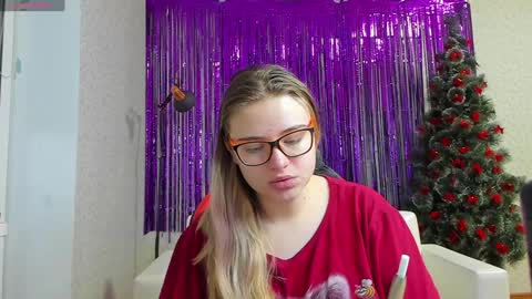 Snapshot of seductive_she_wolf chatting on 12-24-24, 02:33 seductive_she_wolf online show from 12-24-24, 02:33