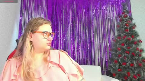 Snapshot of seductive_she_wolf chatting on 12-26-24, 06:30 seductive_she_wolf online show from 12-26-24, 06:30