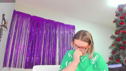 Snapshot of seductive_she_wolf chatting on 12-28-24, 10:03 seductive_she_wolf online show from 12-28-24, 10:03
