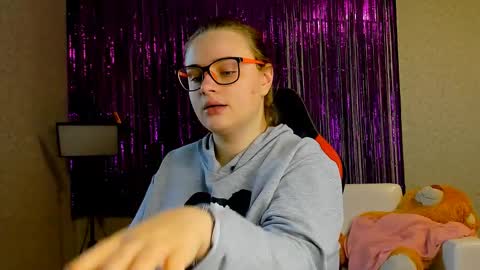 Snapshot of seductive_she_wolf chatting on 03-07-25, 12:34 seductive_she_wolf online show from 03-07-25, 12:34