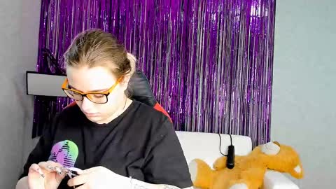 Snapshot of seductive_she_wolf chatting on 03-10-25, 06:59 seductive_she_wolf online show from 03-10-25, 06:59