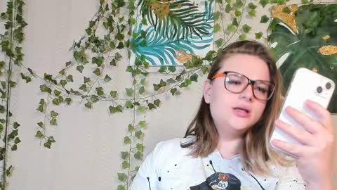 Snapshot of seductive_she_wolf chatting on 09-29-25, 01:00 seductive_she_wolf online show from 09-29-25, 01:00