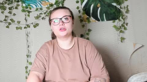 Snapshot of seductive_she_wolf chatting on 10-06-25, 04:59 seductive_she_wolf online show from 10-06-25, 04:59