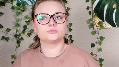 Snapshot of seductive_she_wolf chatting on 10-18-25, 07:03 seductive_she_wolf online show from 10-18-25, 07:03