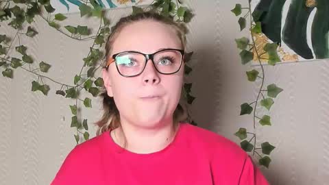 Snapshot of seductive_she_wolf chatting on 11-02-25, 06:43 seductive_she_wolf online show from 11-02-25, 06:43