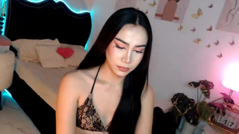 Snapshot of seductive_vana chatting on 06-16-26, 05:04 Vanessa online show from 06-16-26, 05:04