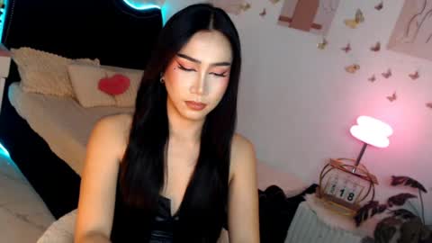 Snapshot of seductive_vana chatting on 06-17-26, 04:41 Vanessa online show from 06-17-26, 04:41