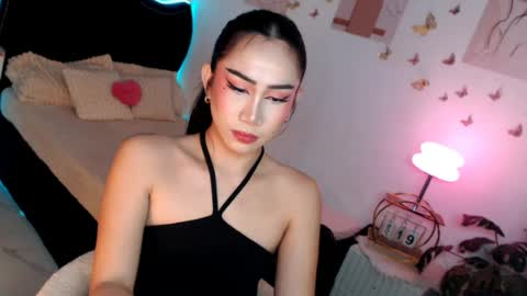 Snapshot of seductive_vana chatting on 06-18-26, 06:01 Vanessa online show from 06-18-26, 06:01