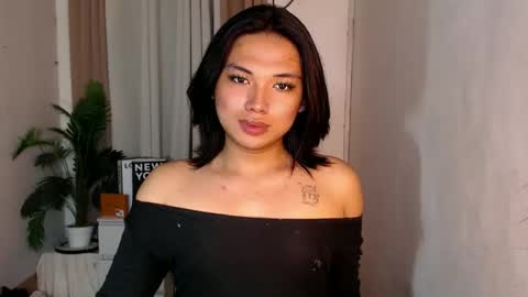 Snapshot of seductivedeluxe69 chatting on 05-12-26, 10:34 Deluxe online show from 05-12-26, 10:34