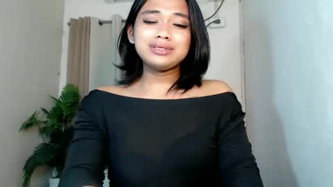 Snapshot of seductivedeluxe69 chatting on 05-15-26, 02:40 Deluxe online show from 05-15-26, 02:40
