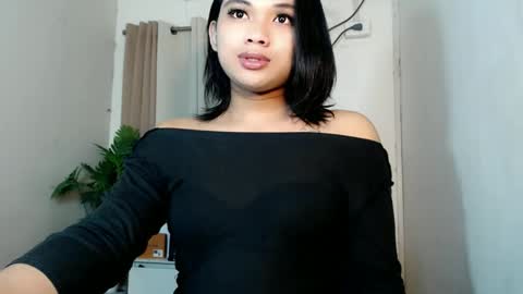 Snapshot of seductivedeluxe69 chatting on 05-15-26, 07:32 Deluxe online show from 05-15-26, 07:32