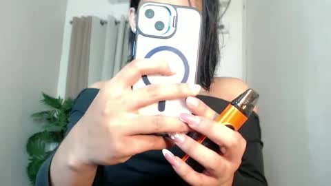 Snapshot of seductivedeluxe69 chatting on 06-03-26, 05:51 Deluxe online show from 06-03-26, 05:51