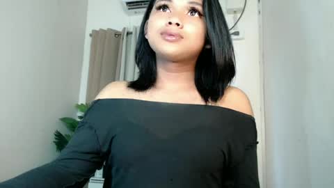 Snapshot of seductivedeluxe69 chatting on 06-21-26, 06:05 Deluxe online show from 06-21-26, 06:05
