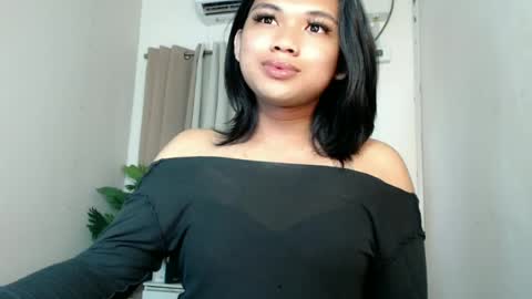 Snapshot of seductivedeluxe69 chatting on 06-22-26, 04:31 Deluxe online show from 06-22-26, 04:31