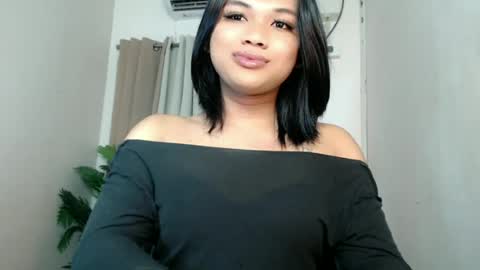 Snapshot of seductivedeluxe69 chatting on 06-28-26, 06:52 Deluxe online show from 06-28-26, 06:52