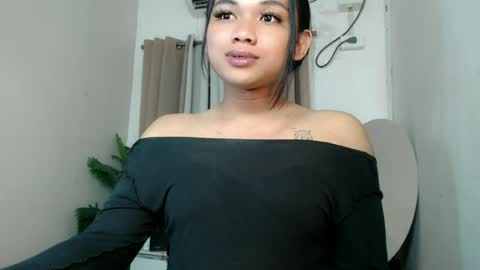 Snapshot of seductivedeluxe69 chatting on 06-30-26, 06:53 Deluxe online show from 06-30-26, 06:53
