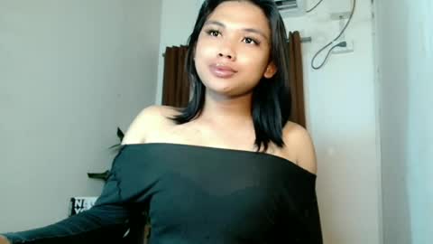 Snapshot of seductivedeluxe69 chatting on 08-03-26, 07:28 Deluxe online show from 08-03-26, 07:28