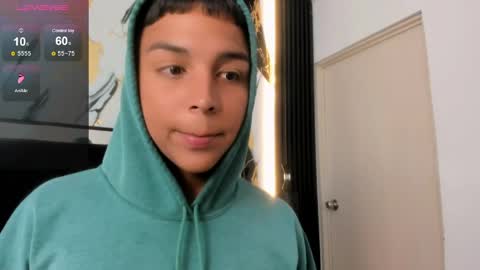 Snapshot of seductivo_jr chatting on 04-24-26, 04:26 seductivo online show from 04-24-26, 04:26