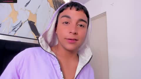 Snapshot of seductivo_jr chatting on 05-06-26, 06:19 seductivo online show from 05-06-26, 06:19