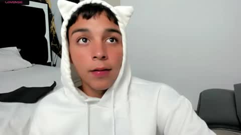 Snapshot of seductivo_jr chatting on 05-17-26, 10:28 seductivo online show from 05-17-26, 10:28