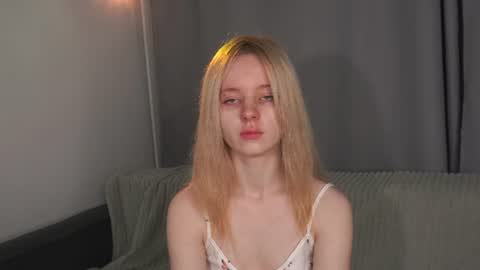 Snapshot of seebunny chatting on 06-15-26, 05:15 See Its honey bunny im Lana online show from 06-15-26, 05:15