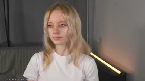 Snapshot of seebunny chatting on 07-02-26, 04:13 See Its honey bunny im Lana online show from 07-02-26, 04:13