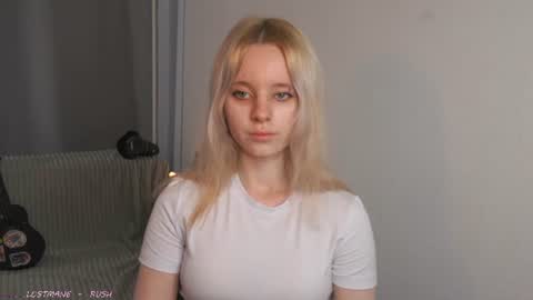 Snapshot of seebunny chatting on 07-09-26, 04:11 See Its honey bunny im Lana online show from 07-09-26, 04:11