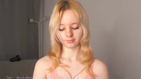 Snapshot of seebunny chatting on 07-15-26, 04:23 See Its honey bunny im Lana online show from 07-15-26, 04:23