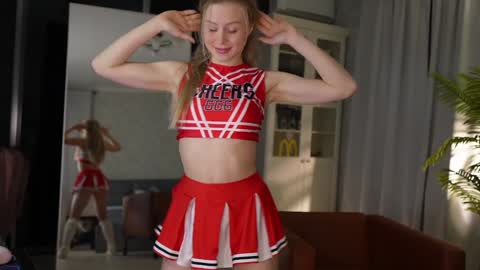 Snapshot of seeunexttime chatting on 11-21-25, 04:11 Jess online show from 11-21-25, 04:11