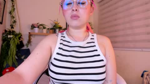 Snapshot of sejmet_5 chatting on 04-14-26, 04:07 Yeyis online show from 04-14-26, 04:07