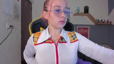 Snapshot of sejmet_5 chatting on 04-22-26, 03:13 Yeyis online show from 04-22-26, 03:13