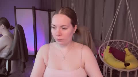 Selena and Leila online show from 11-07-25, 04:29