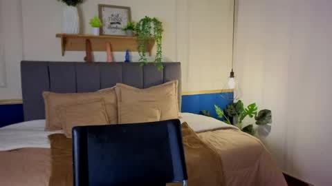 Snapshot of selena__noir chatting on 03-30-26, 07:04 Call me S E L E N A online show from 03-30-26, 07:04