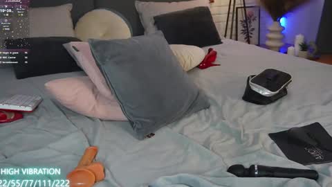 Selena Lily online show from 03-10-25, 05:33