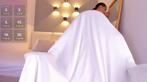 Selena online show from 11-21-25, 10:47