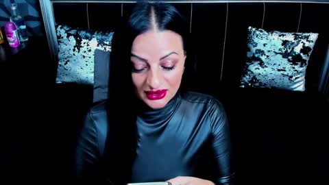 Snapshot of selena_vixen chatting on 12-21-24, 06:30 Selene online show from 12-21-24, 06:30